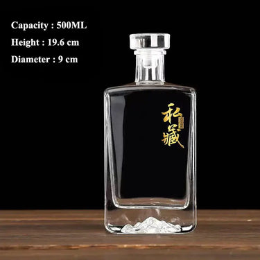 Square lead-free iceberg whiskey decanter 500ml with Japanese design, clear glass, elegant and functional, on wooden surface.